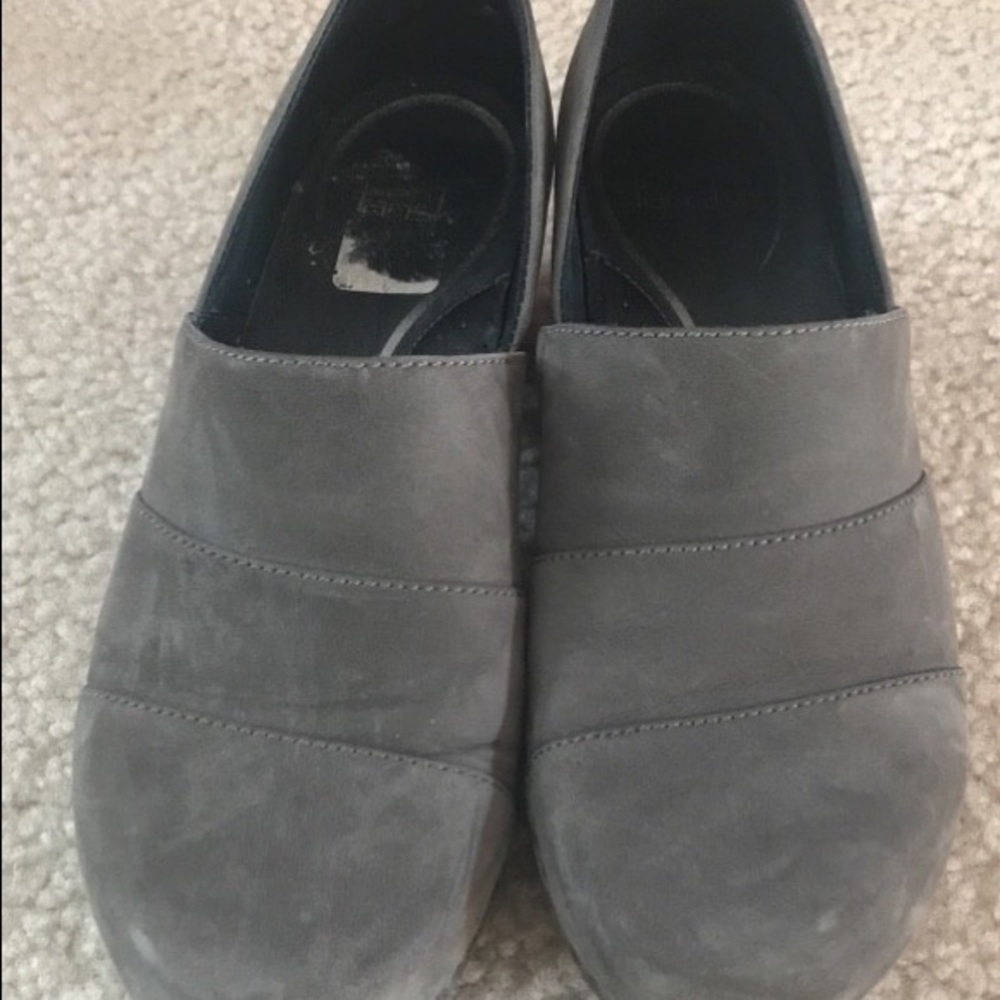 Dansko 36 gray suede